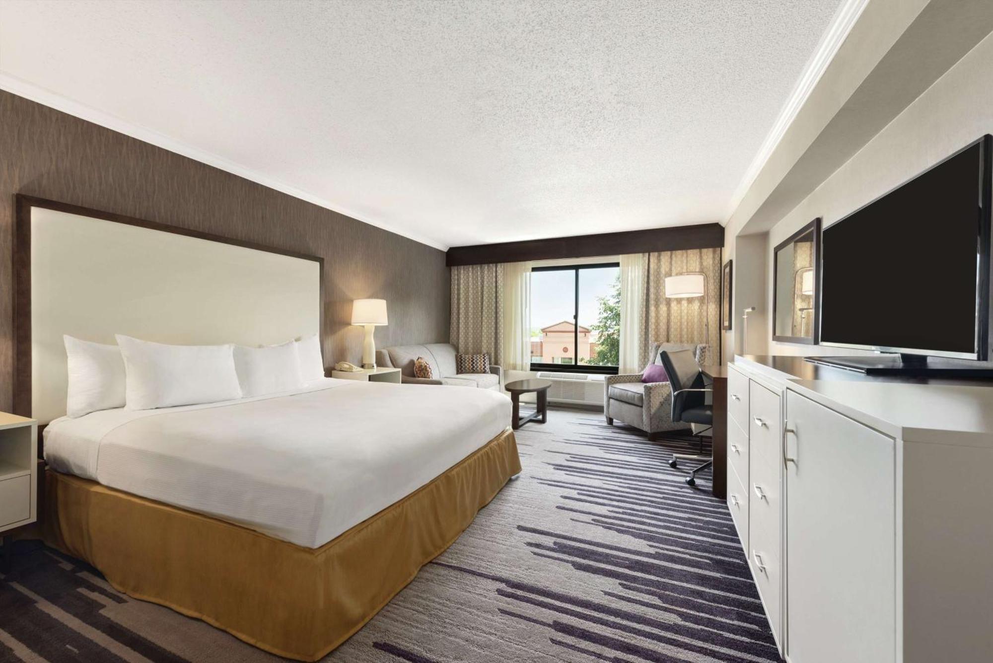 Doubletree By Hilton Milwaukee/brookfield Hotel Brookfield