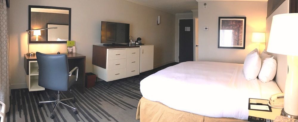Doubletree By Hilton Milwaukee/brookfield