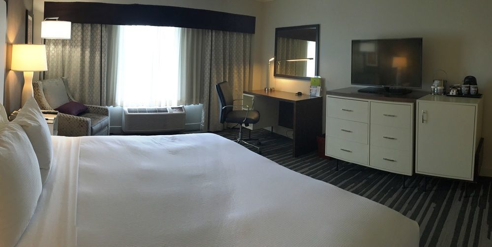Doubletree By Hilton Milwaukee/brookfield Hotel