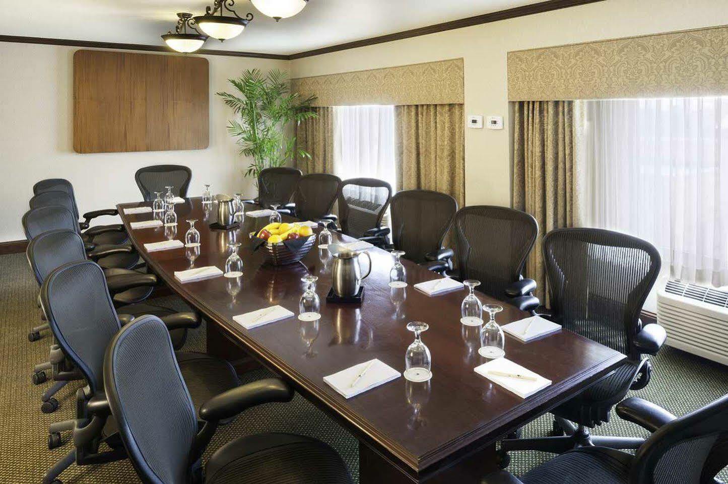 Hotel Doubletree By Hilton Milwaukee/brookfield 4*