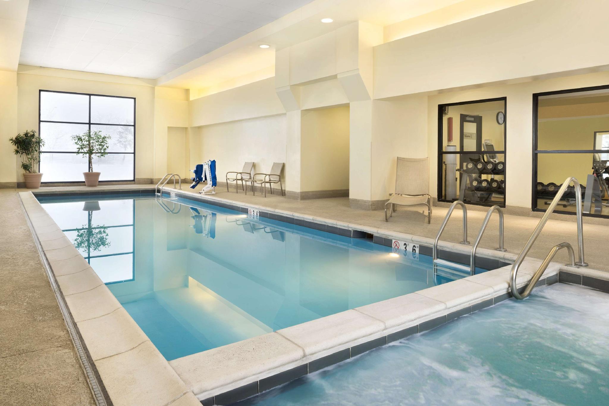 Doubletree By Hilton Milwaukee/brookfield