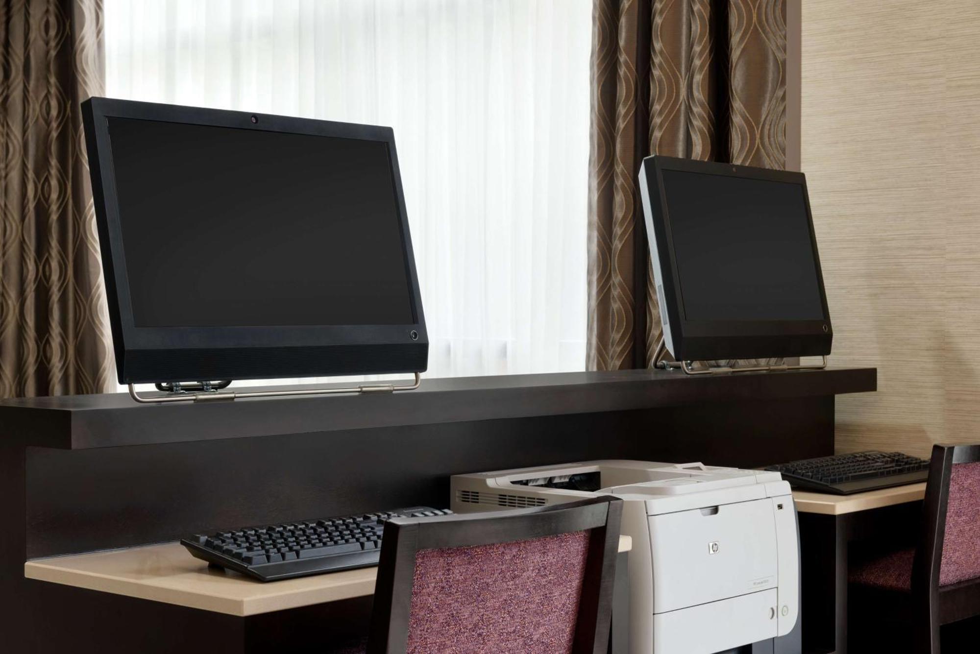 Doubletree By Hilton Milwaukee/brookfield Hotel 4*
