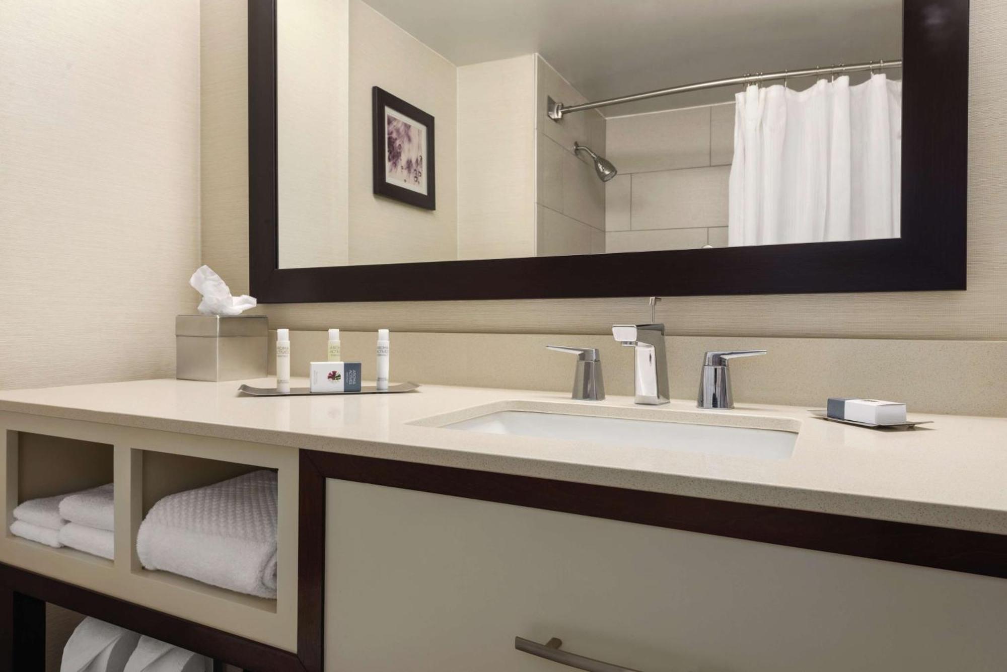 Hotel Doubletree By Hilton Milwaukee/brookfield 4*