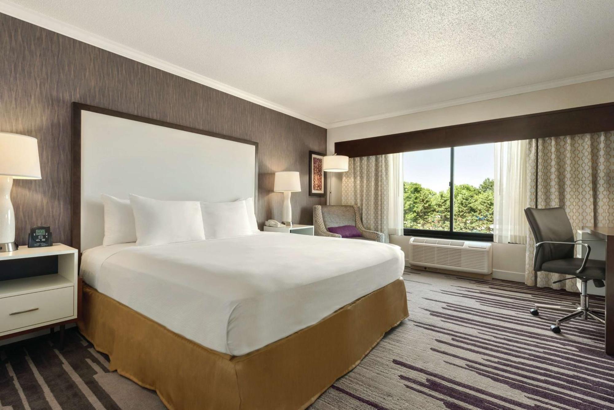 Doubletree By Hilton Milwaukee/brookfield