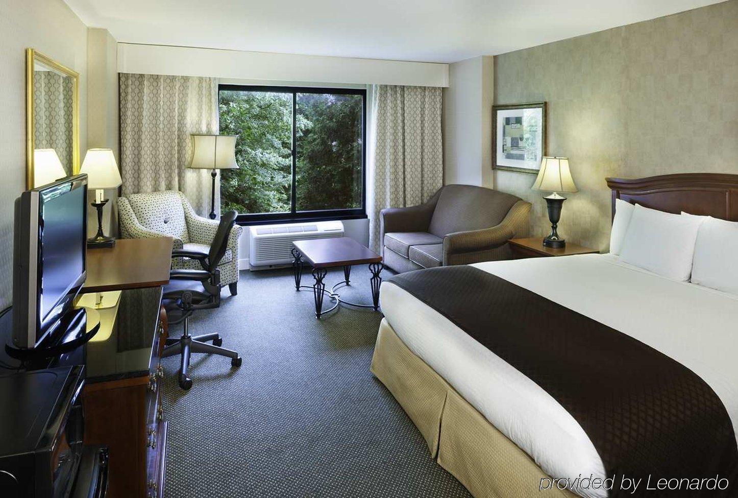 Hotel Doubletree By Hilton Milwaukee/brookfield Brookfield