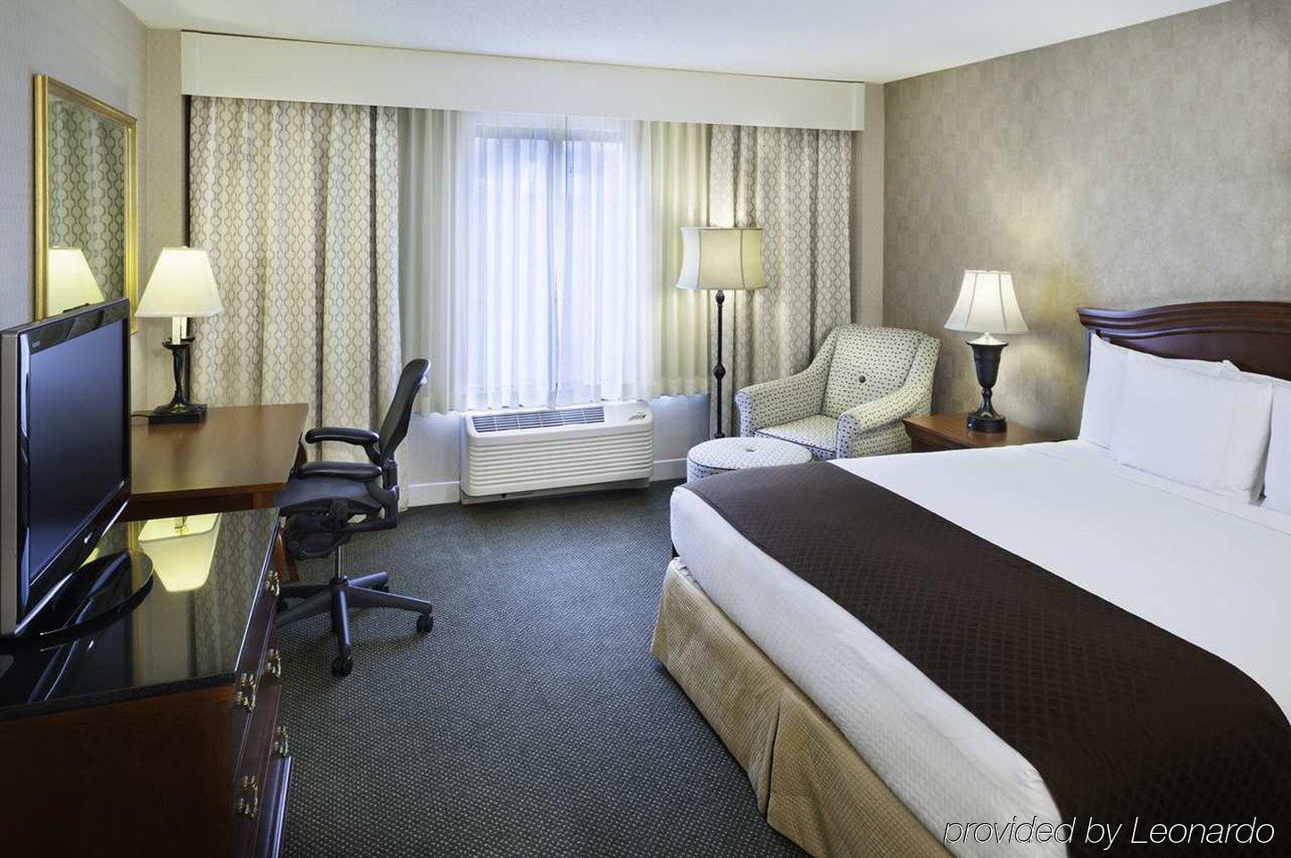 Hotel Doubletree By Hilton Milwaukee/brookfield 4*