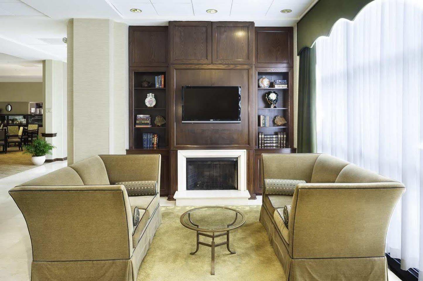 Hotel Doubletree By Hilton Milwaukee/brookfield Brookfield