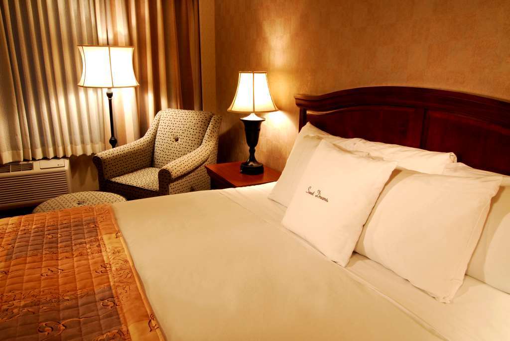 Doubletree By Hilton Milwaukee/brookfield Brookfield