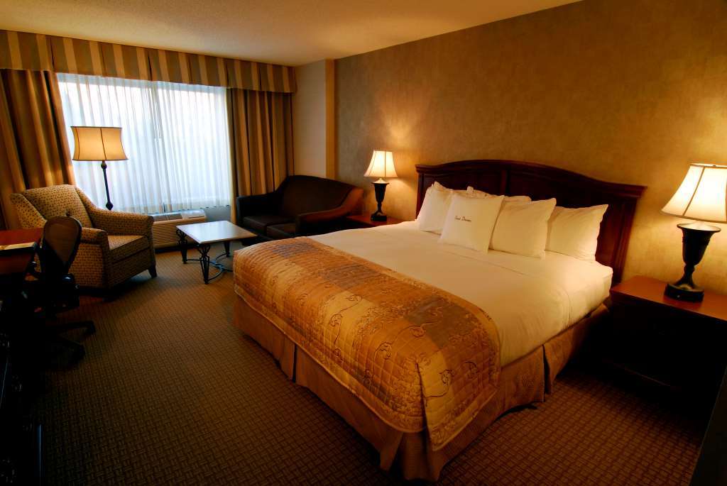 Doubletree By Hilton Milwaukee/brookfield Hotel