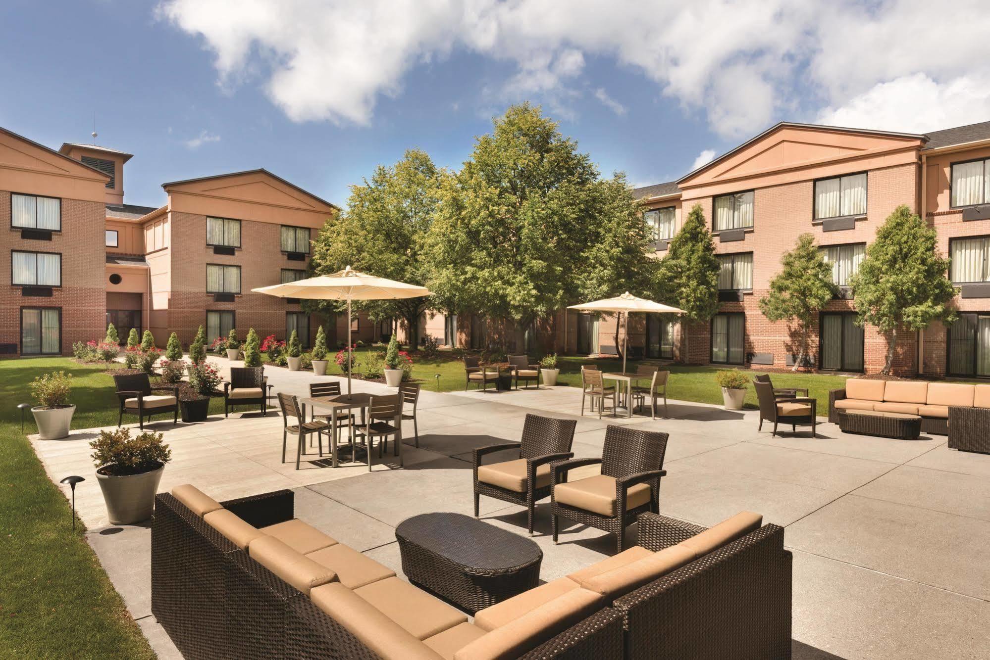 Hotel Doubletree By Hilton Milwaukee/brookfield 4*