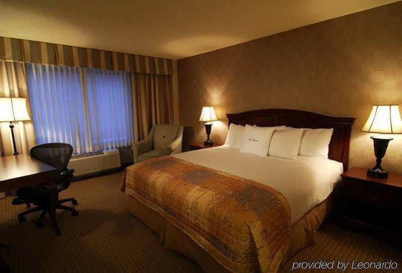 Doubletree By Hilton Milwaukee/brookfield Hotel 4*