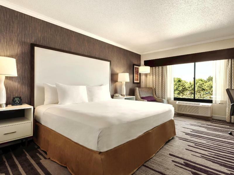 Doubletree By Hilton Milwaukee/brookfield Brookfield