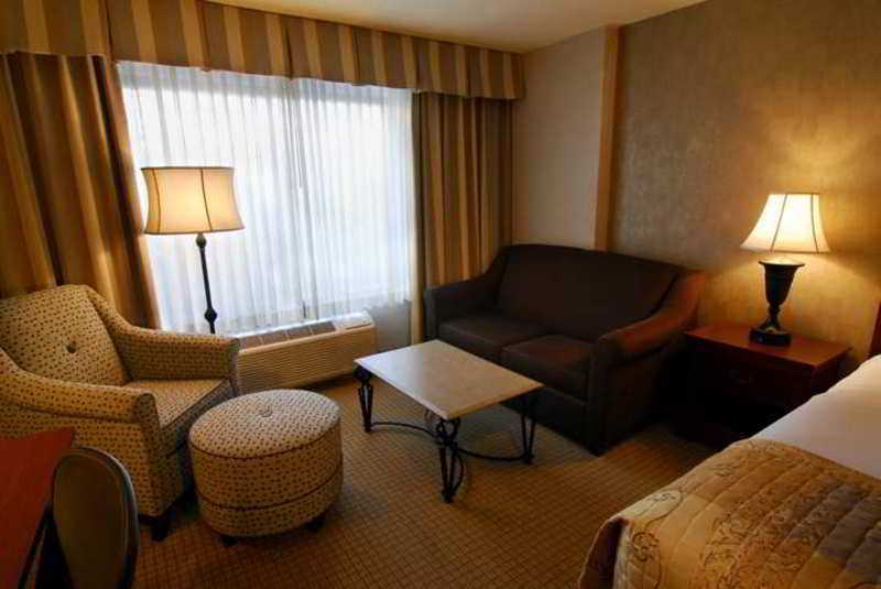 Doubletree By Hilton Milwaukee/brookfield