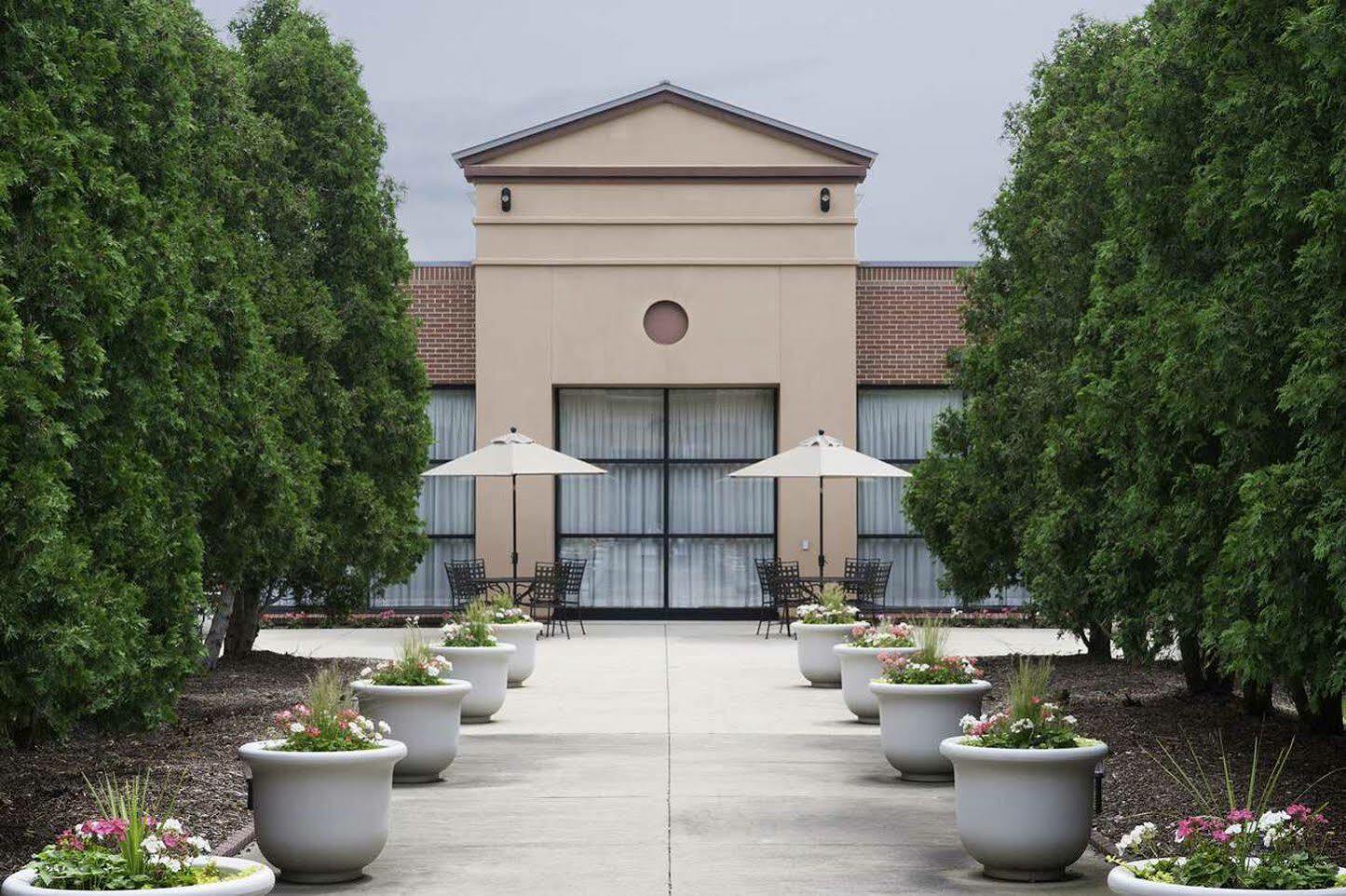 Hotel Doubletree By Hilton Milwaukee/brookfield 4*